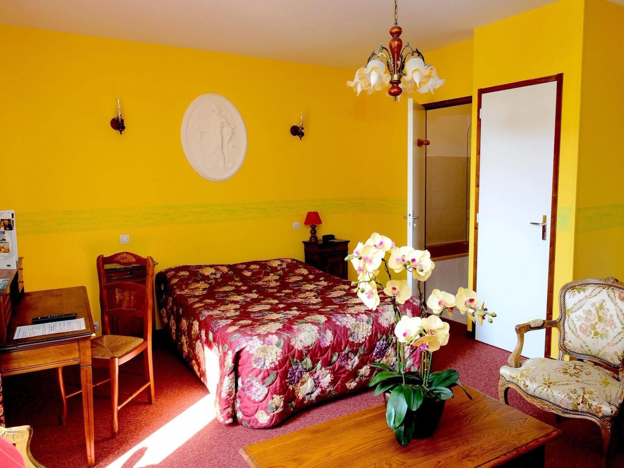 Hostellerie Saint Martin- Logis Hotel Et Restaurant Creully sur Seulles Eksteriør bilde